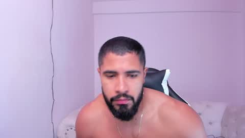 Snapshot of santiago_huntt chatting on February 2025 12:28:01 PM santiago_huntt online show from February 2025 12:28:01 PM