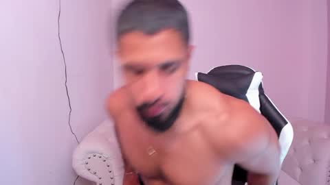 Snapshot of santiago_huntt chatting on March 2025 08:11:02 PM santiago_huntt online show from March 2025 08:11:02 PM