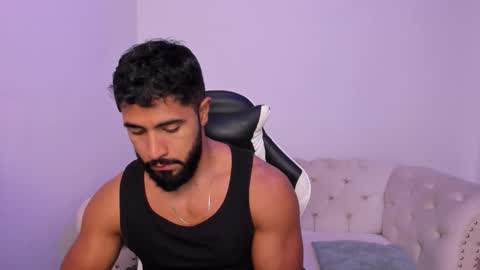 Snapshot of santiago_huntt chatting on February 2026 01:04:01 PM santiago_huntt online show from February 2026 01:04:01 PM