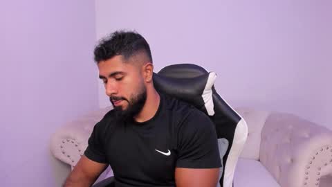 Snapshot of santiago_huntt chatting on February 2026 08:18:02 PM santiago_huntt online show from February 2026 08:18:02 PM