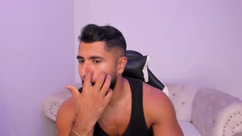 Snapshot of santiago_huntt chatting on February 2026 08:18:01 PM santiago_huntt online show from February 2026 08:18:01 PM