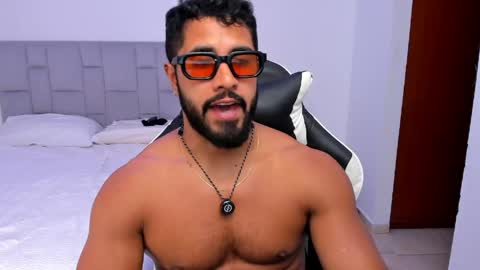 santiago_huntt online show from April 2026 09:15:02 PM