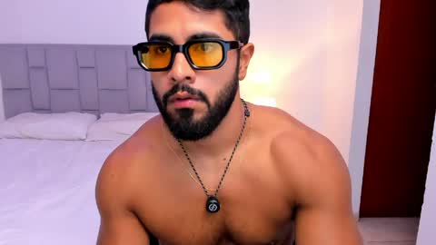 santiago_huntt online show from April 2026 01:26:01 PM