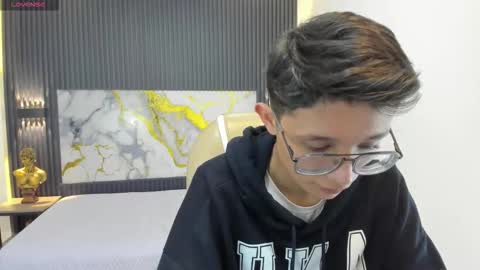 Snapshot of santiago_russo18 chatting on September 2025 01:00:02 PM santiago_russo18 online show from September 2025 01:00:02 PM