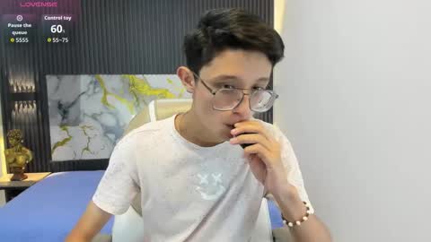 Snapshot of santiago_russo18 chatting on September 2025 12:32:01 PM santiago_russo18 online show from September 2025 12:32:01 PM