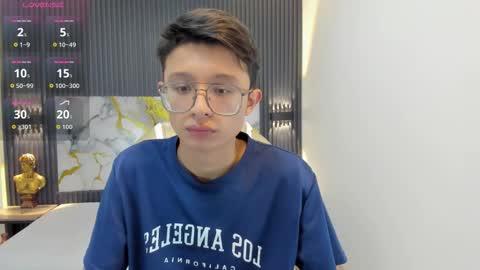 Snapshot of santiago_russo18 chatting on October 2025 12:47:01 PM santiago_russo18 online show from October 2025 12:47:01 PM