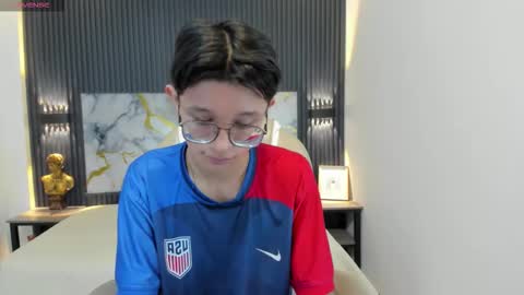 Snapshot of santiago_russo18 chatting on October 2025 01:01:01 PM santiago_russo18 online show from October 2025 01:01:01 PM