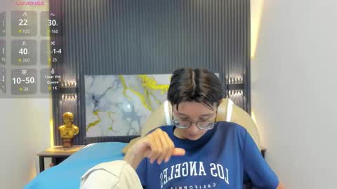 Snapshot of santiago_russo18 chatting on October 2025 12:33:01 PM santiago_russo18 online show from October 2025 12:33:01 PM