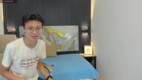 Snapshot of santiago_russo18 chatting on October 2025 12:17:02 PM santiago_russo18 online show from October 2025 12:17:02 PM