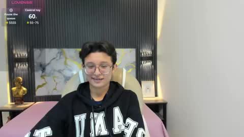 Snapshot of santiago_russo18 chatting on November 2025 12:36:02 PM santiago_russo18 online show from November 2025 12:36:02 PM