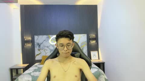 Snapshot of santiago_russo18 chatting on February 2026 08:43:01 PM santiago_russo18 online show from February 2026 08:43:01 PM