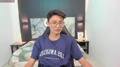 Snapshot of santiago_russo18 chatting on February 2026 07:44:02 PM santiago_russo18 online show from February 2026 07:44:02 PM