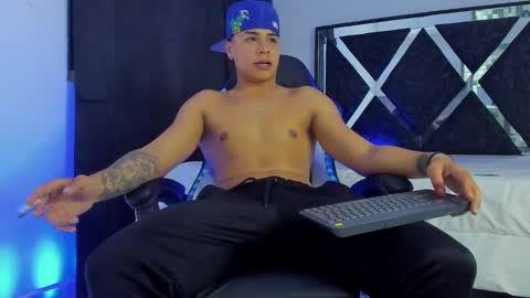 Santi Reyes online show from December 2024 01:47:01 AM