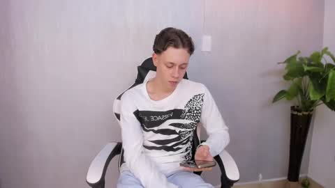 Julius Novachrono  online show from September 2025 07:13:01 PM