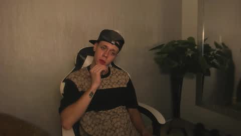 Julius Novachrono  online show from September 2025 04:33:02 AM