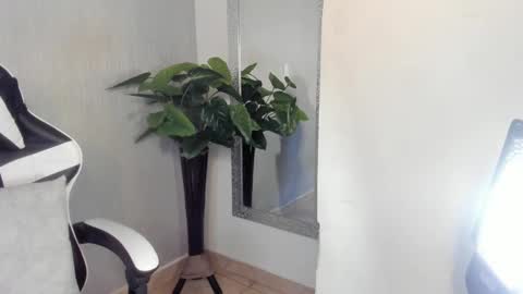 Julius Novachrono  online show from September 2025 07:58:02 PM