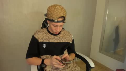 Julius Novachrono  online show from October 2025 09:56:01 PM