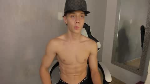 Julius Novachrono  online show from October 2025 07:36:02 PM