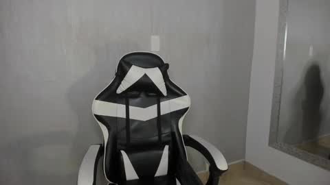 Julius Novachrono  online show from October 2025 07:47:02 PM