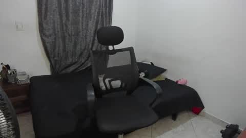 Julius Novachrono  online show from April 2026 05:22:01 AM