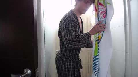 Santii online show from March 2025 12:52:01 PM