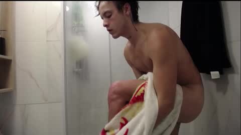 Santii online show from November 2025 10:48:02 PM