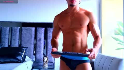 Snapshot of santin_seans chatting on May 2026 04:04:02 PM Santiago Seans online show from May 2026 04:04:02 PM