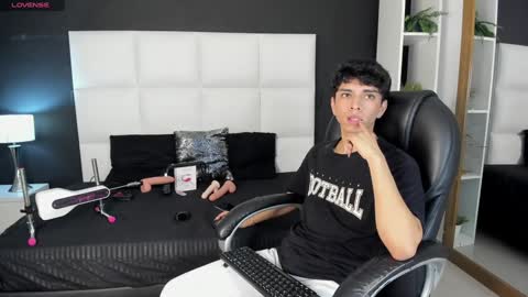 Santiago Carrington online show from December 2024 08:22:01 PM