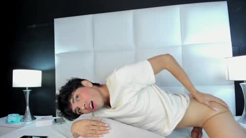 Santiago Carrington online show from December 2024 11:47:02 PM