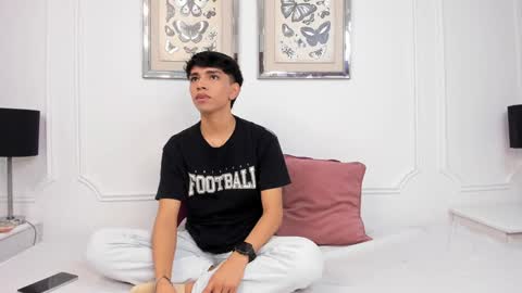 Santiago Carrington online show from December 2024 01:49:02 PM