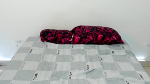 santy_of1 online show from April 2026 12:58:02 PM