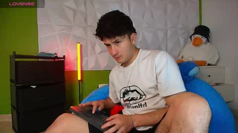 Santyago online show from October 2025 07:22:02 PM