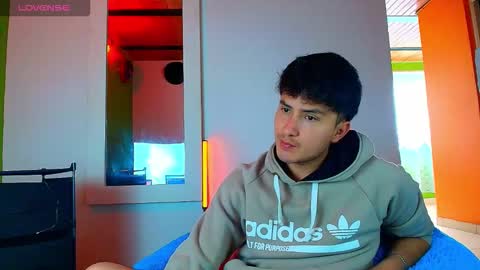 Santyago online show from November 2025 07:04:02 PM