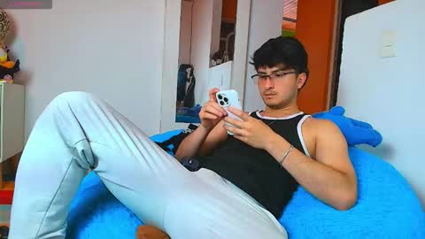 Santyago online show from March 2026 06:58:01 PM