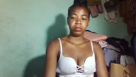 sanyah0123 online show from November 2025 11:32:01 PM