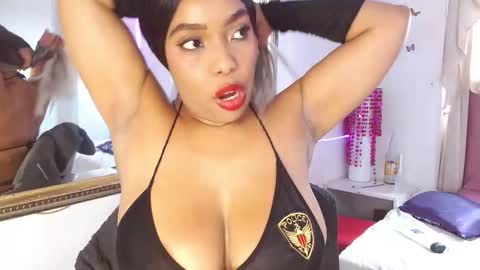 Saori Evans  online show from October 2025 07:37:01 PM