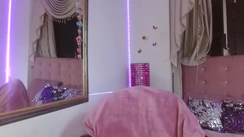 Saori Evans  online show from November 2025 12:43:01 AM