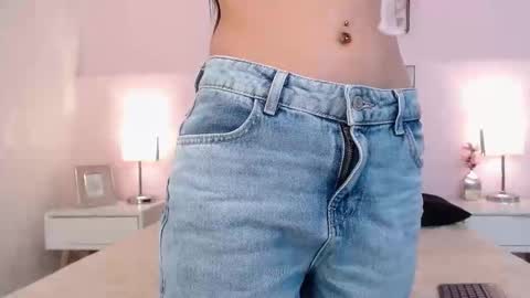 Sara online show from November 2025 11:07:02 PM