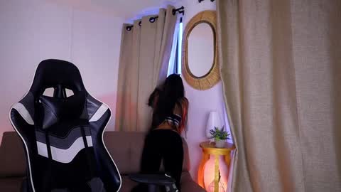 Sara  online show from December 2024 12:44:02 PM