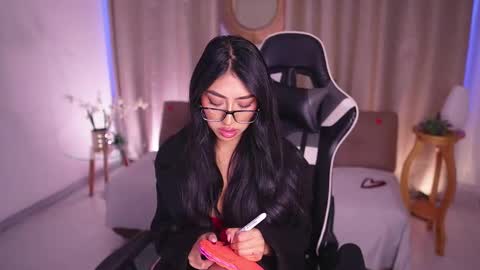 Sara  online show from February 2025 12:47:01 PM