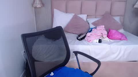 Snapshot of sara_angeelss chatting on May 2026 05:37:02 AM Sara... online show from May 2026 05:37:02 AM