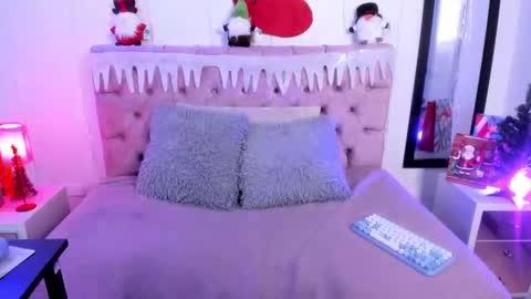 SARA ARIAS  online show from December 2024 07:46:02 PM