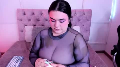 SARA ARIAS  online show from November 2025 11:43:01 AM