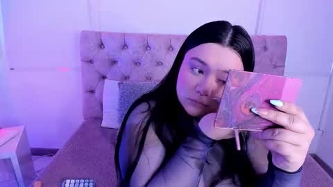 SARA ARIAS  online show from November 2025 11:42:01 AM