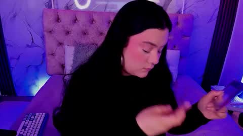 SARA ARIAS  online show from November 2025 11:42:01 AM