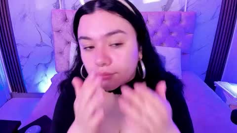 SARA ARIAS  online show from November 2025 11:32:02 AM