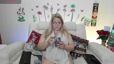 Sara Crowe online show from December 2024 01:49:01 AM