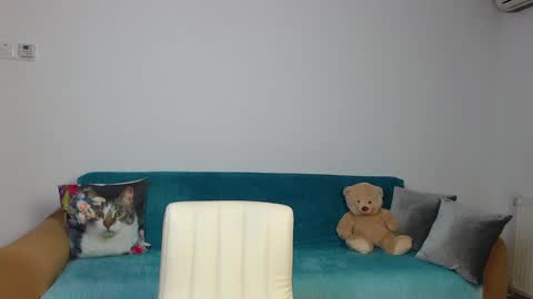 Snapshot of sara_daisy chatting on December 2024 06:06:01 PM Im Sara I am happy to be here online show from December 2024 06:06:01 PM