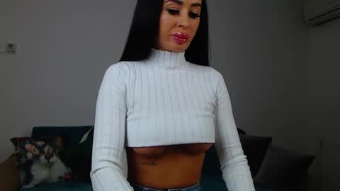 Snapshot of sara_daisy chatting on February 2025 07:03:01 AM Im Sara I am happy to be here online show from February 2025 07:03:01 AM