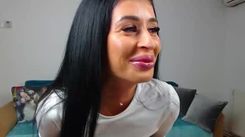 Snapshot of sara_daisy chatting on February 2025 08:10:01 PM Im Sara I am happy to be here online show from February 2025 08:10:01 PM